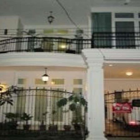 Ge Jacmart Homestay Makassar By Zuzu Luaran gambar